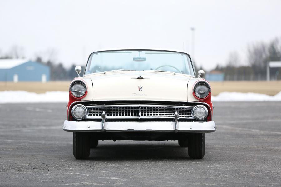  Ford Fairlane Sunliner Convertible 1955 года  (фото 26 из 27)